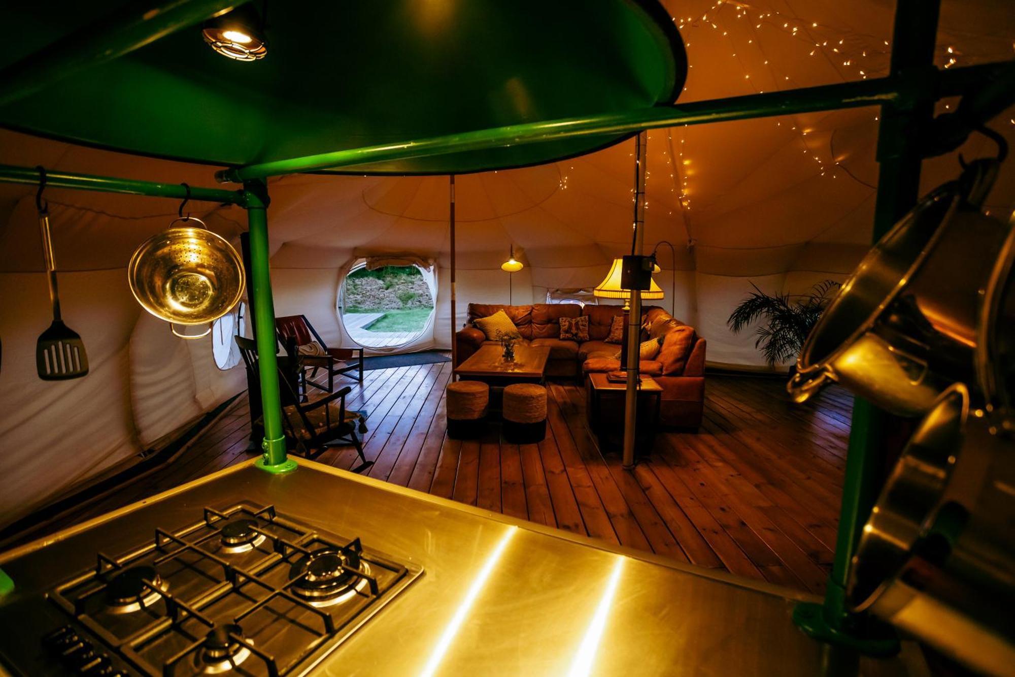 Luxury Glamping Retreat In Battle Villa Exterior photo